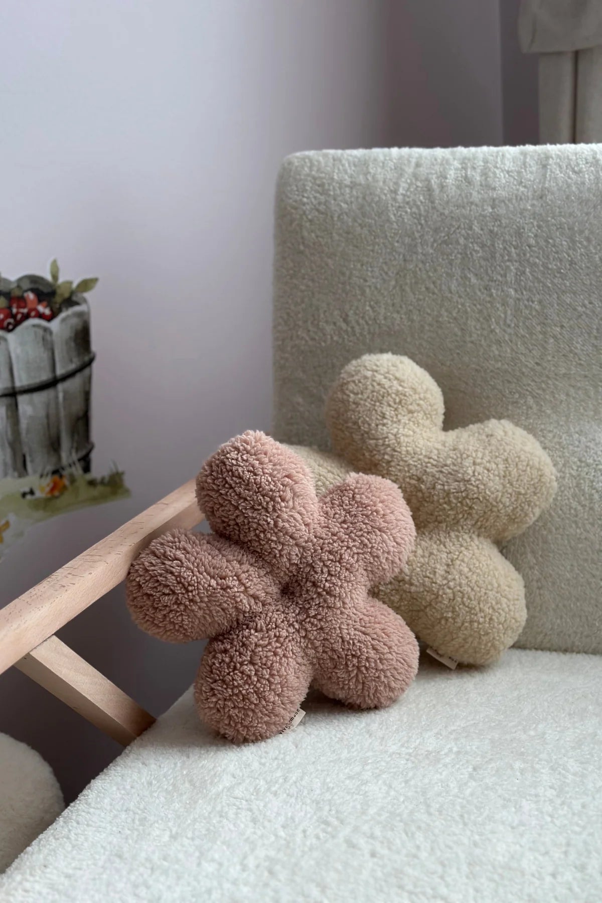 Flower Design Pillow Set – The Quiet Touch of Spring