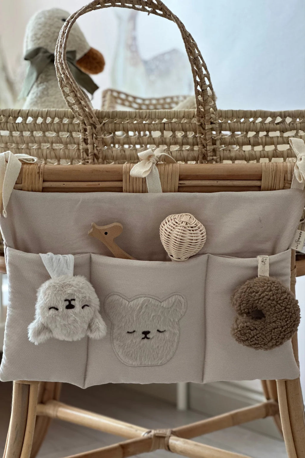 Embroidered Crib Organizer – The Natural Form of Calm Order