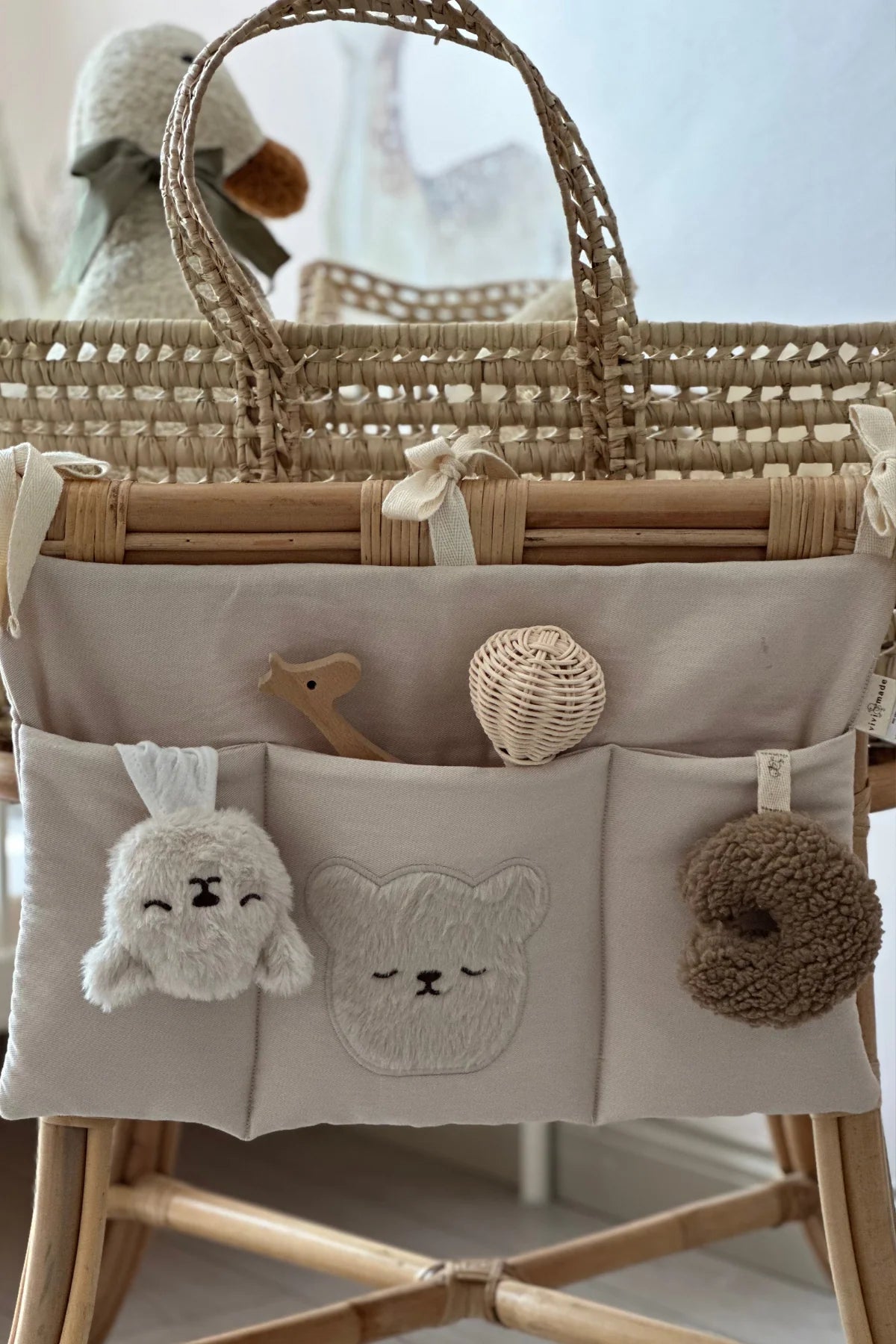 Embroidered Crib Organizer – The Natural Form of Calm Order