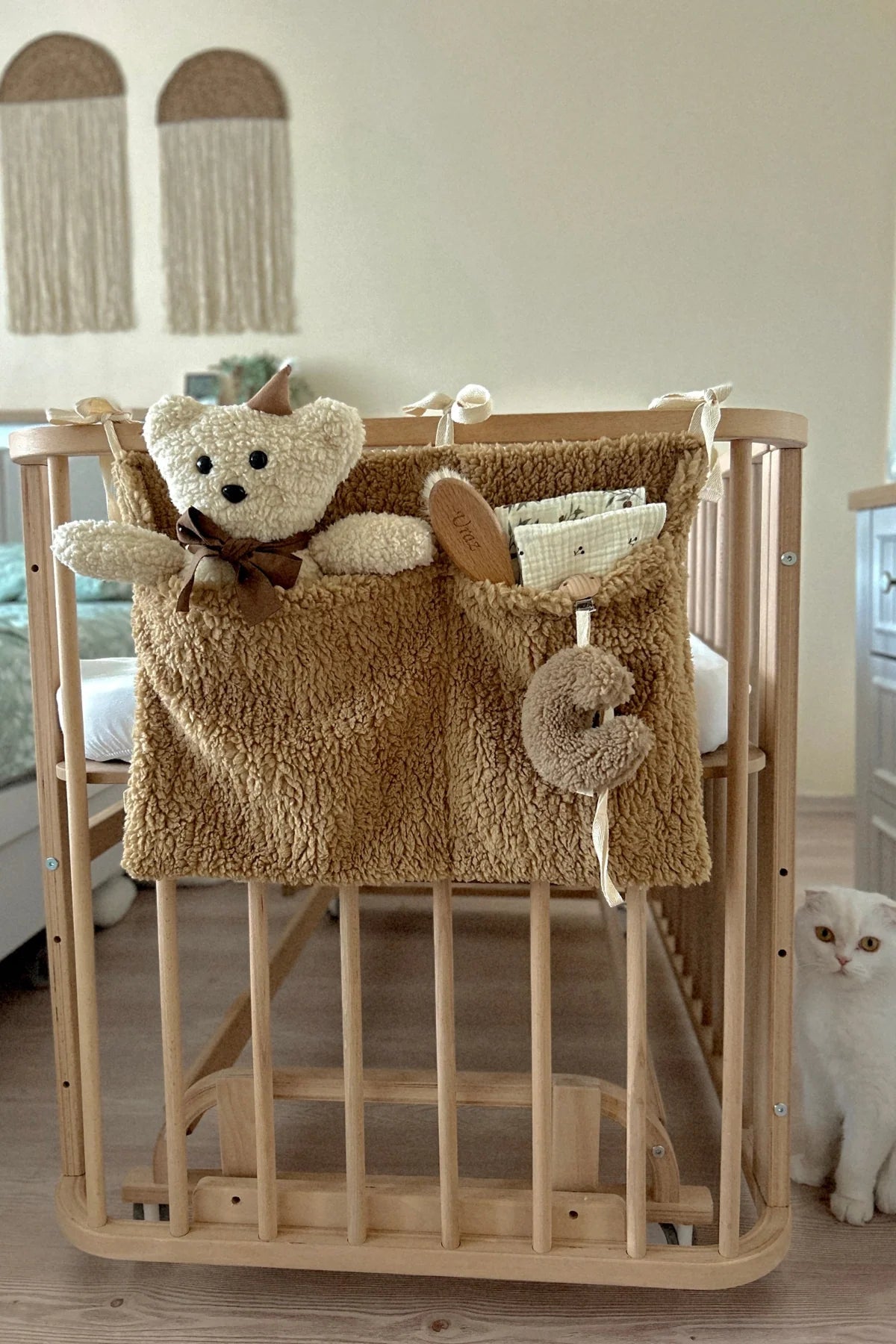Teddy Crib Organizer – Cozy Order for Little Spaces