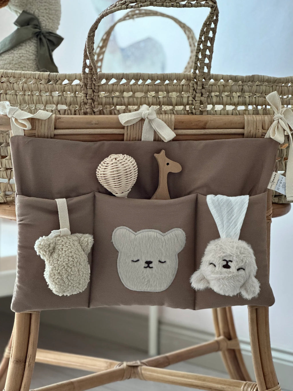 Embroidered Crib Organizer – The Natural Form of Calm Order