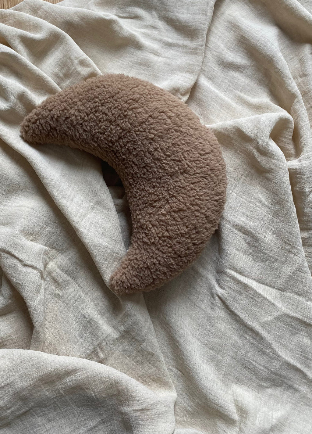 Moon Design Plush Decor – The Quiet Calm of Night