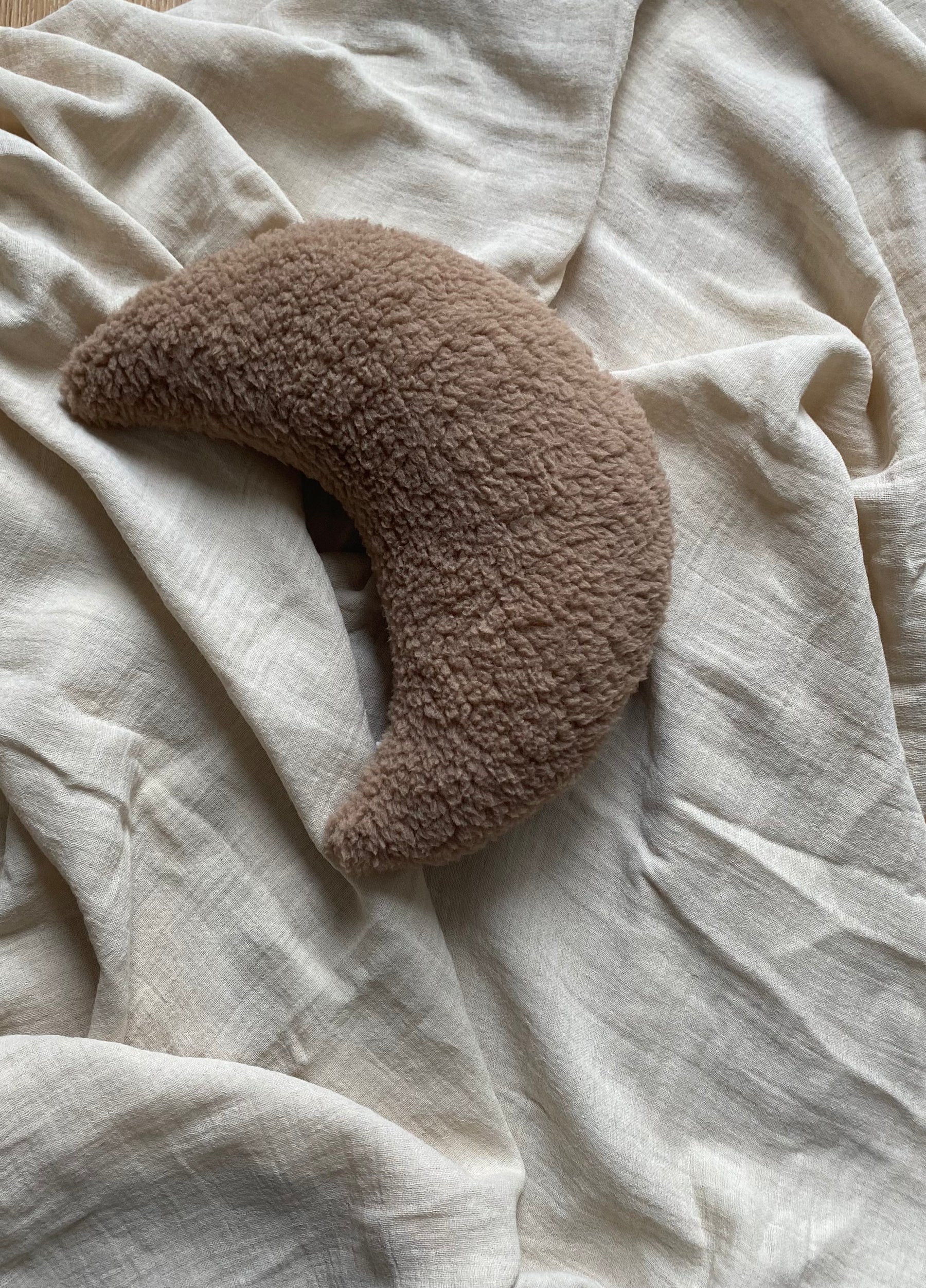 Moon Design Plush Decor – The Quiet Calm of Night