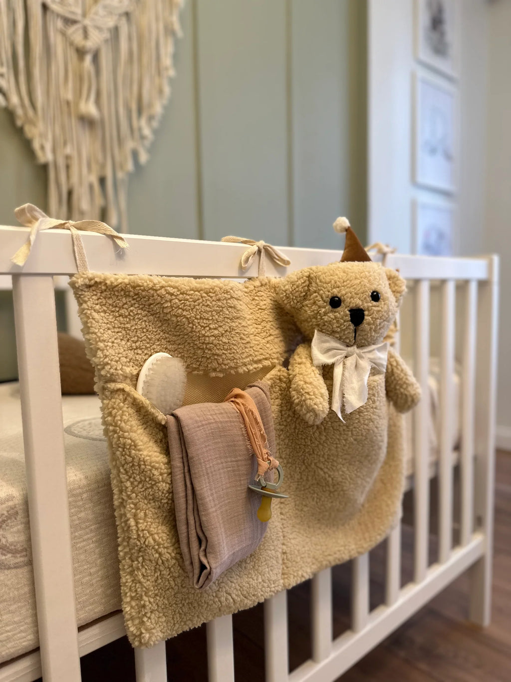 Teddy Crib Organizer – Cozy Order for Little Spaces
