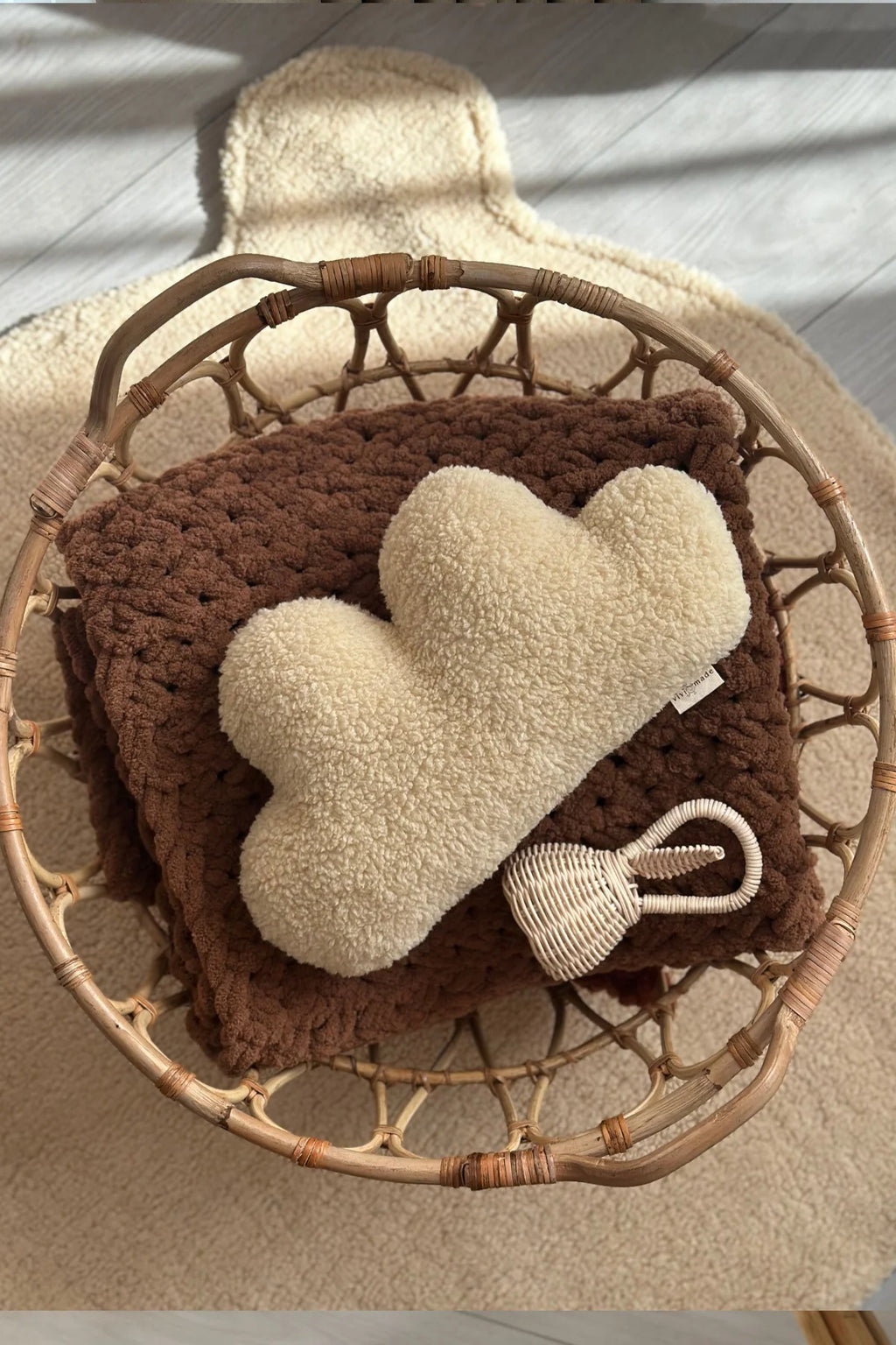 Cloud Plush Pillow – The Soft Calm of the Room